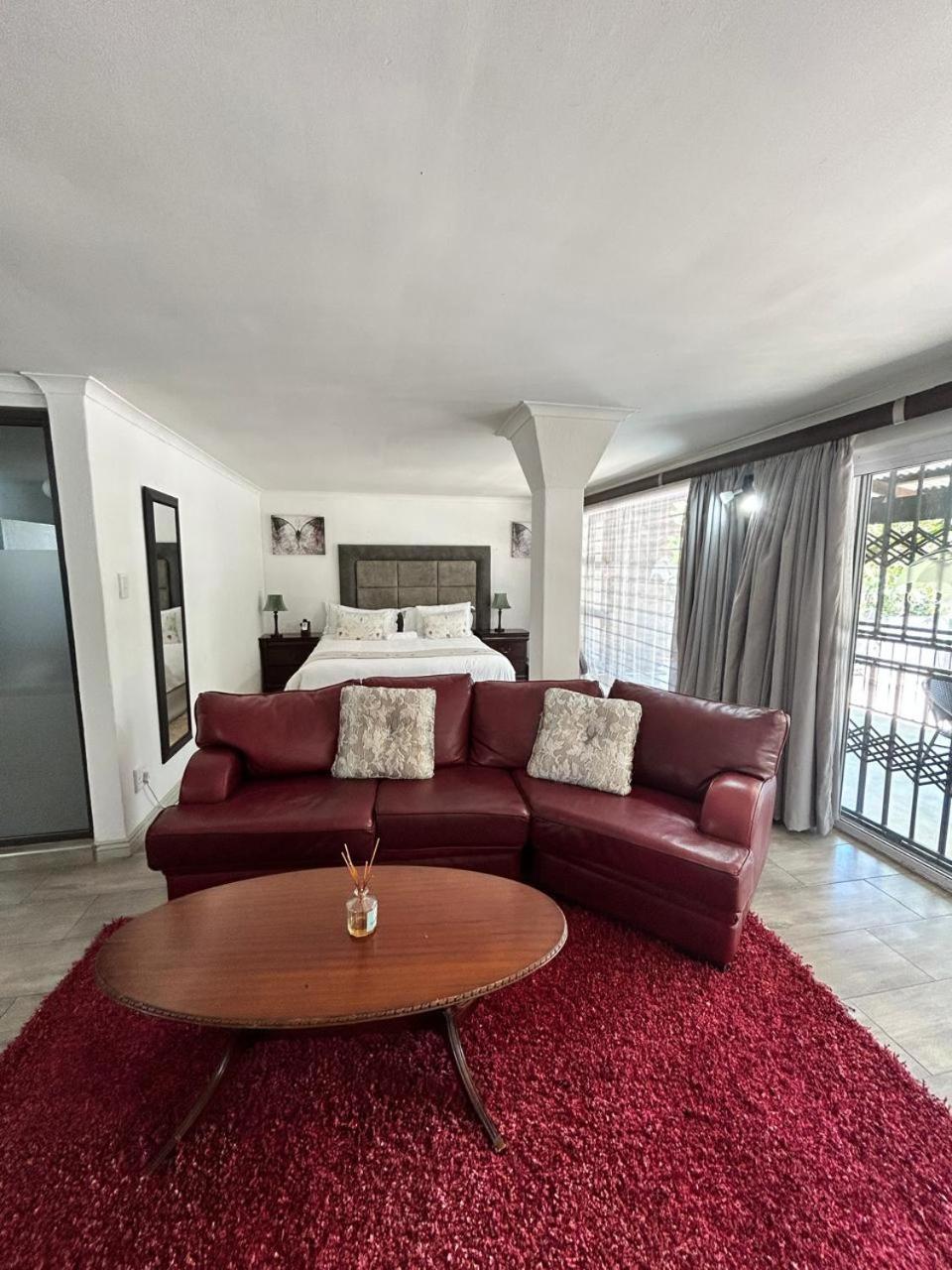 Calla Lily Guesthouse Mbombela Bagian luar foto