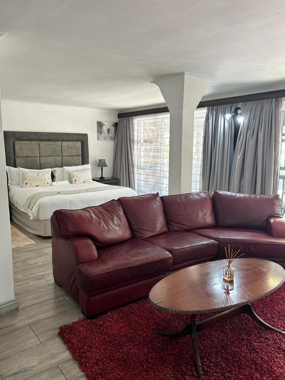 Calla Lily Guesthouse Mbombela Bagian luar foto
