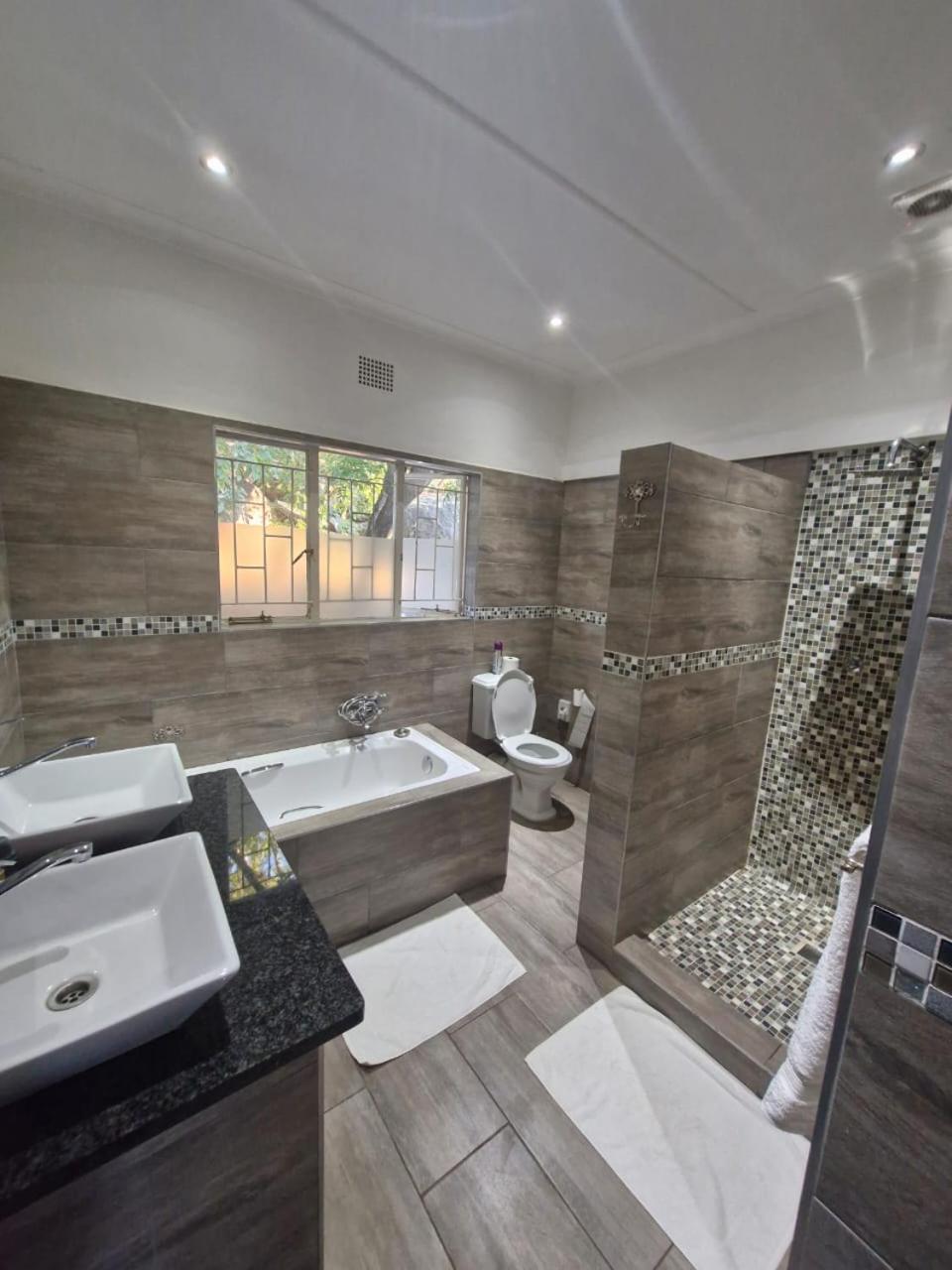 Calla Lily Guesthouse Mbombela Bagian luar foto