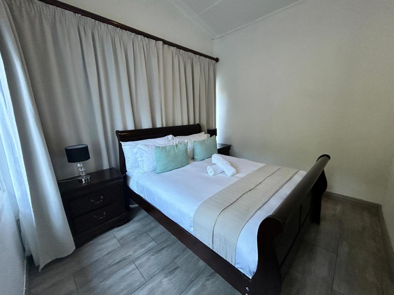 Calla Lily Guesthouse Mbombela Bagian luar foto
