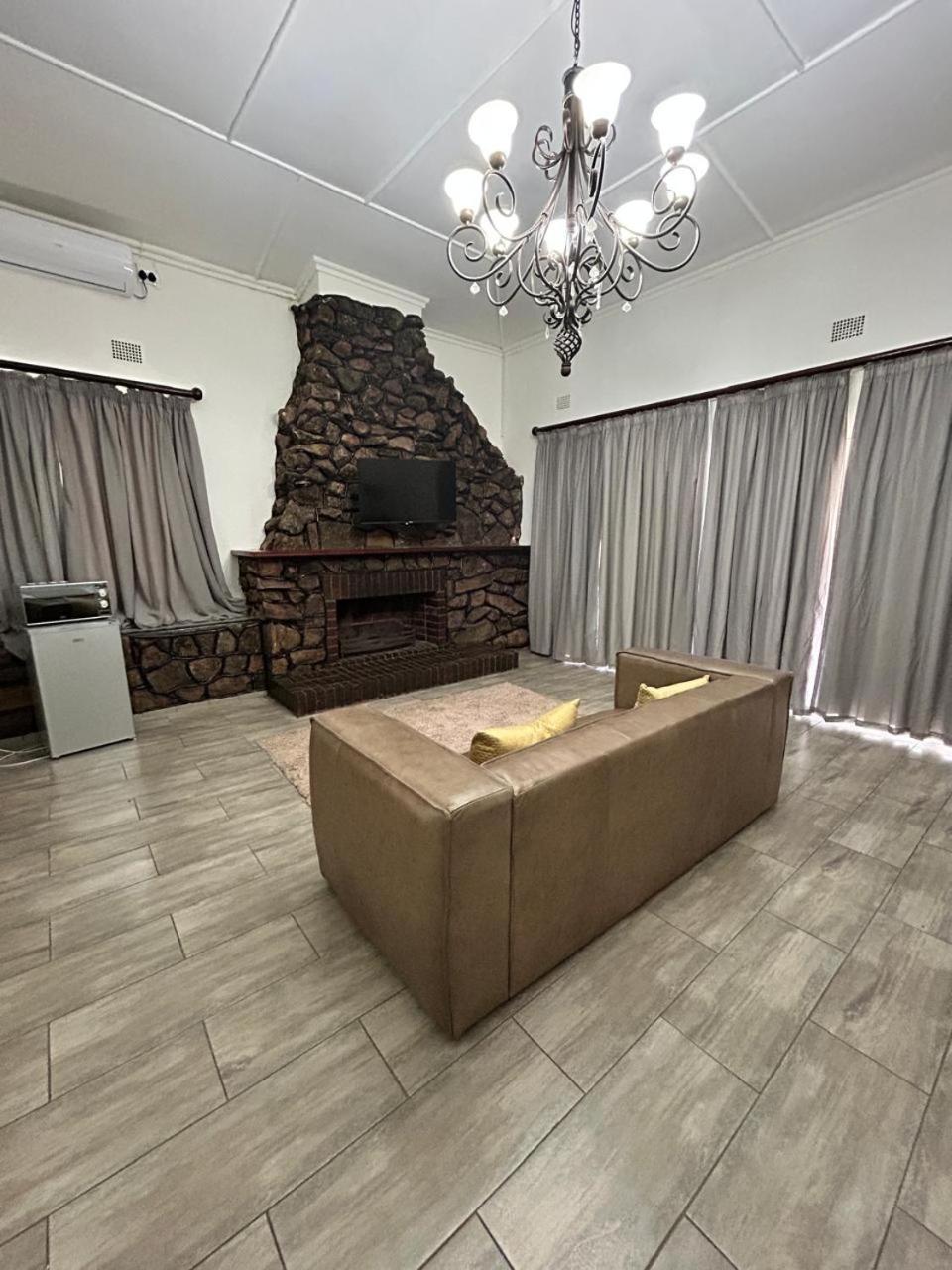 Calla Lily Guesthouse Mbombela Bagian luar foto